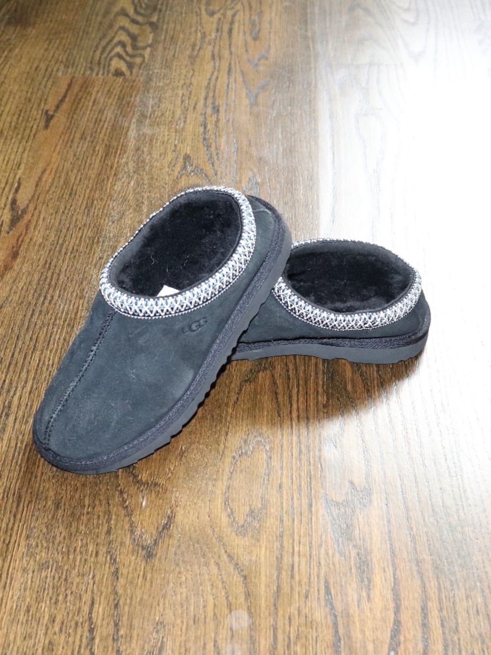 Kids UGG Tasman II Black Slipper Youth Size 4 Minimalist Casual Cozycore Autumn